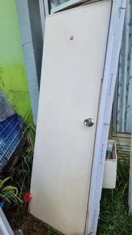 Pintu + kusen pvc kamar mandi cisauk
