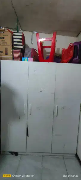 Lemari 3 pintu masih bagus