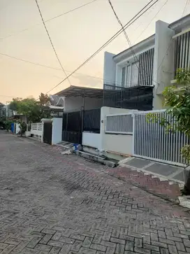 Rumah minimalis 2 lantai lokasi di rungkut perumahan nirwana eksekutif