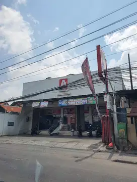 Strategis Bangunan Ex Minimarket Jalan Raya Mastrip, Surabaya