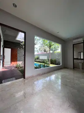 Rumah 2 lantai di Kemang, Jakarta Selatan