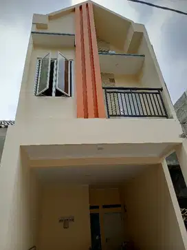 Rumah Akses 2 Mobil,selangkah Ke LRt Ciracas
