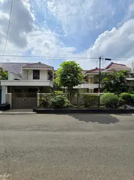 Dijual Rumah Secondary Dalam Komplek Jalan Lebar Di Pondok Bambu Jakar