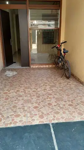 Rumah 2 Lantai Lokasi Strategis di Tanjung Duren Selatan