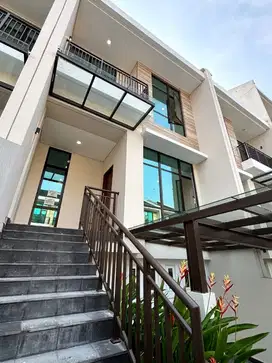 Di jual/disewakan Rumah  siap huni brand new di deplu raya