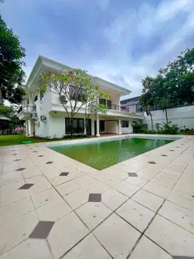 Rumah 2 lantai di Kemang, Jakarta Selatan