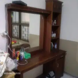 Lemari dan meja rias bekas bahan mahoni