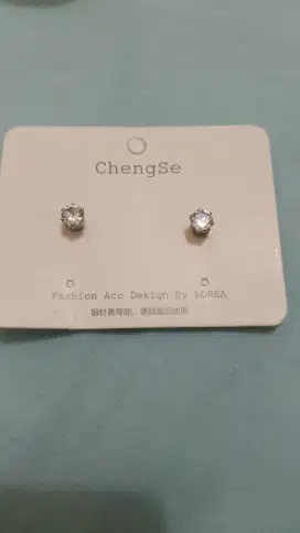 Anting tanpa tindik berlian
