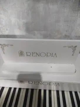 Piano Renopia warna putih