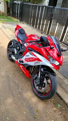 Kawasaki ZX25R 250cc