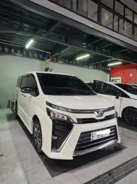 Toyota Voxy 2018 matic putih ist sesuai foto