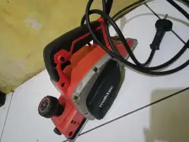 Mesin serut maktec
