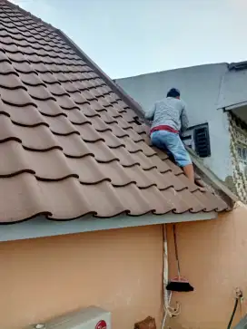 Tukang ganti genteng rumah atap bocor