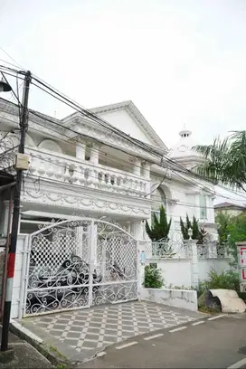 Rumah Mewah Elit (Hook), 8KT, Furnished, Pondok Kelapa, Jakarta Timur