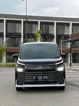 Termurah SE Indonesia Toyota Voxy New Model 2.0 AT 2022 Hitam