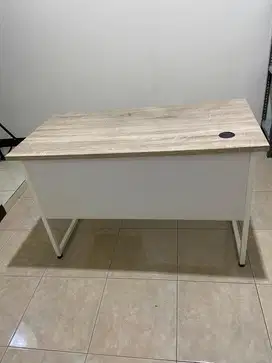 Meja kerja rumah kantor