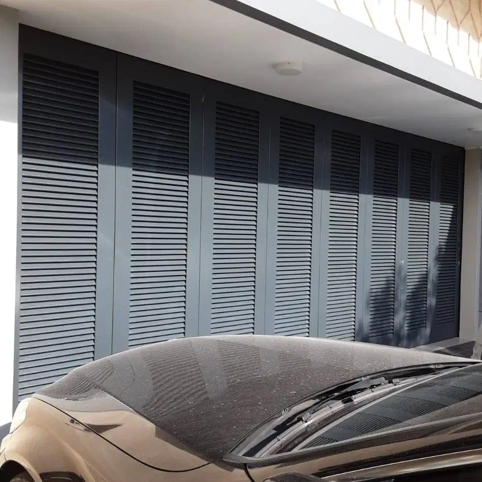 Pintu garasi minimalis, spesialis pasang service profesional Bandung