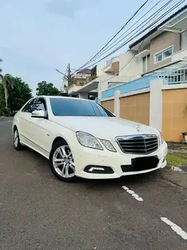 ANTIK MERCEDES E250 Cgi AMG AVANTGARDE PUTIH INTERIOR MERAH RARE MULUS