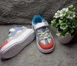Sepatu anak ready