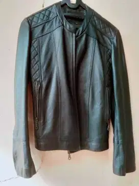 Jaket kulit wanita