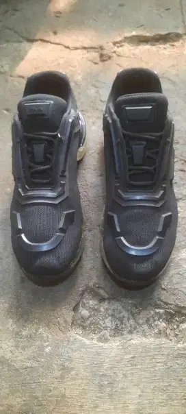 Sepatu sport original prada size 43