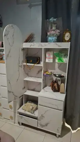 lemari meja rias