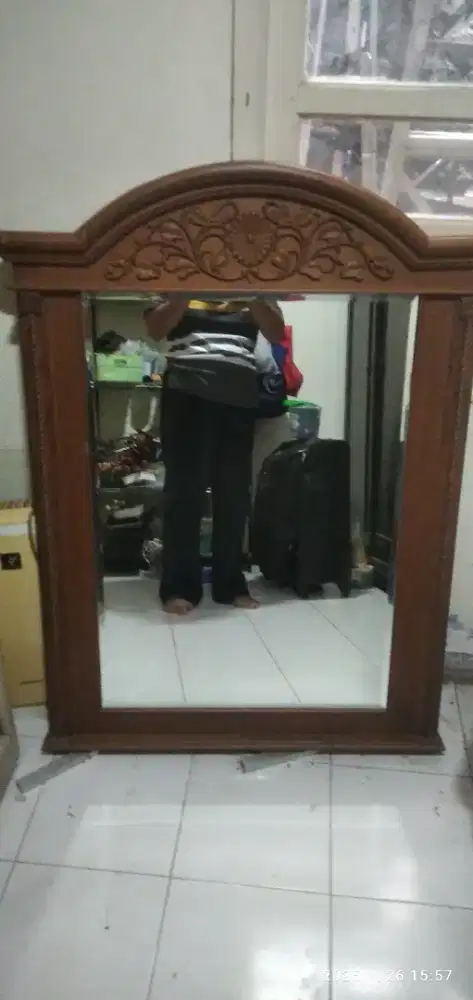 CERMIN BINGKAI KAYU JATI