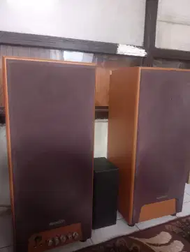 Jual Speaker Aktif merk Sharp, bsa untuk karaokean, suara mantap.