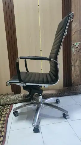 Kusrsi kantor direksi staf meneger