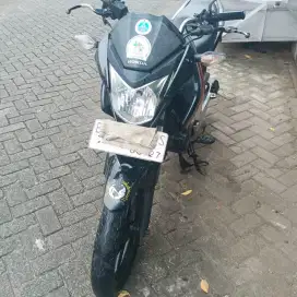 Di jual cepat honda new megapro mono 2012