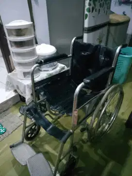 Kursi roda bekas