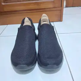 Sepatu skechers go walk ukuran 45