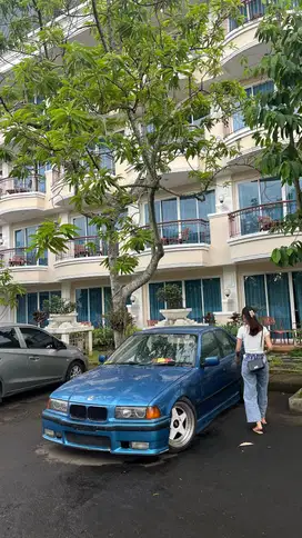BMW 320i 1995 Bensin