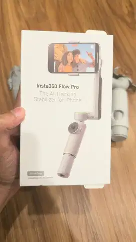 Insta 360 Flow Pro Gimbal Stabilizer Konten Vlog
