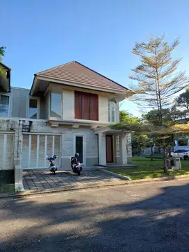 Rumah Hook Megah di Citra Grand Mutiara