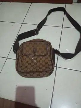 Tas slempang gucci italy