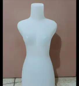 Patung baju wanita