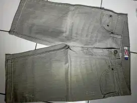 American jeans size 32,LP: 43cm,kondisi baru,jual 100k