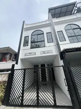 Rumah 3 Lantai Di Tanjung Duren Depan Taman, Dekat Kampus S8646