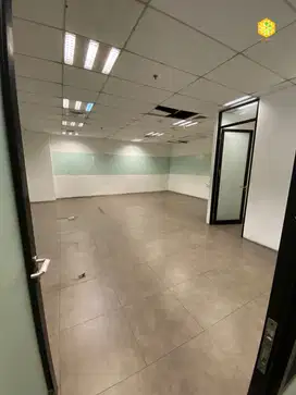 Sewa kantor Partisi Wisma 77 Tower Slipi