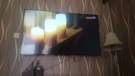 Dijual tv merk TCL 55 inc asih gress dan lengkap baru 2 bulan pakai