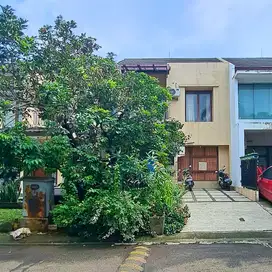 Rumah Dijual Cepat Emerald Town House, Butuh Renovasi, 2 Lantai, SHM