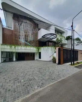 Rumah mewah Desain modern klasik di Permata Hijau Jakarta Selatan