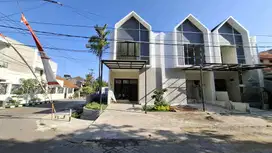 Rumah Ready 2lantai Dekat Kampus UPN Surabaya Di Rungkut Asri Timur
