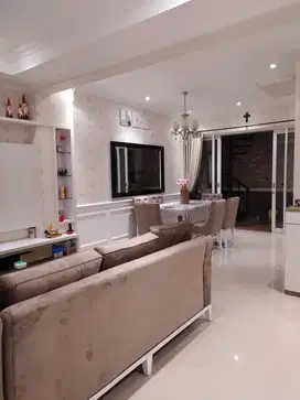 Rumah Cantik Rapi full Renov siap huni di Casa Jardin