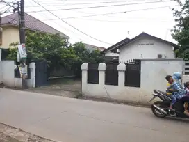Rumah Luas strategis pinggir jalan raya dekat sekolahan