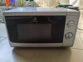 Dijual murah micromave Electrolux seri EMM2001S