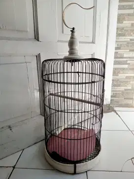 Sangkar besi kecil pleci