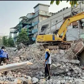 Jasa bongkar rumah tua