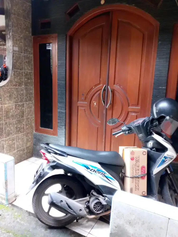 Jual cepat ! Rmh di Ciracas, lokasi strategis, cocok untuk investasi